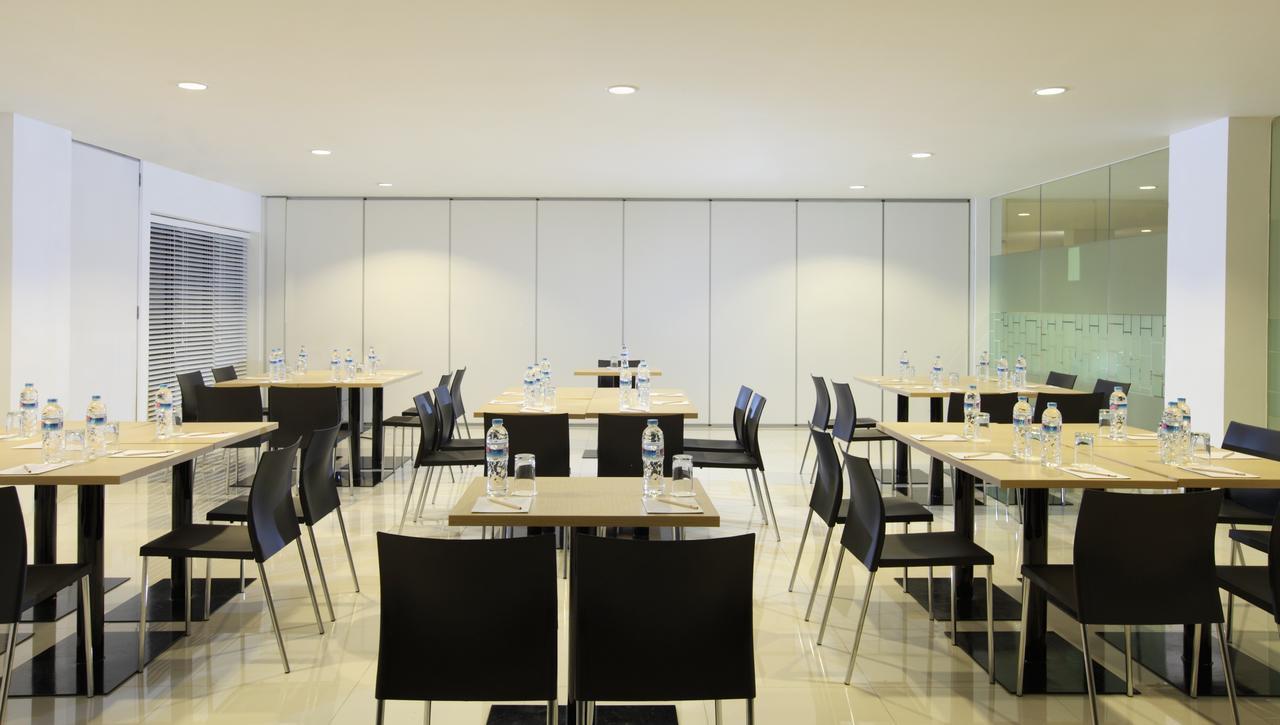 Amaris Hotel Madiun Buitenkant foto