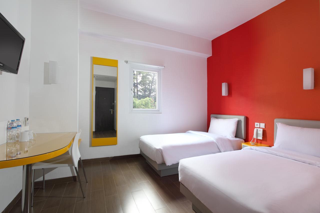 Amaris Hotel Madiun Buitenkant foto