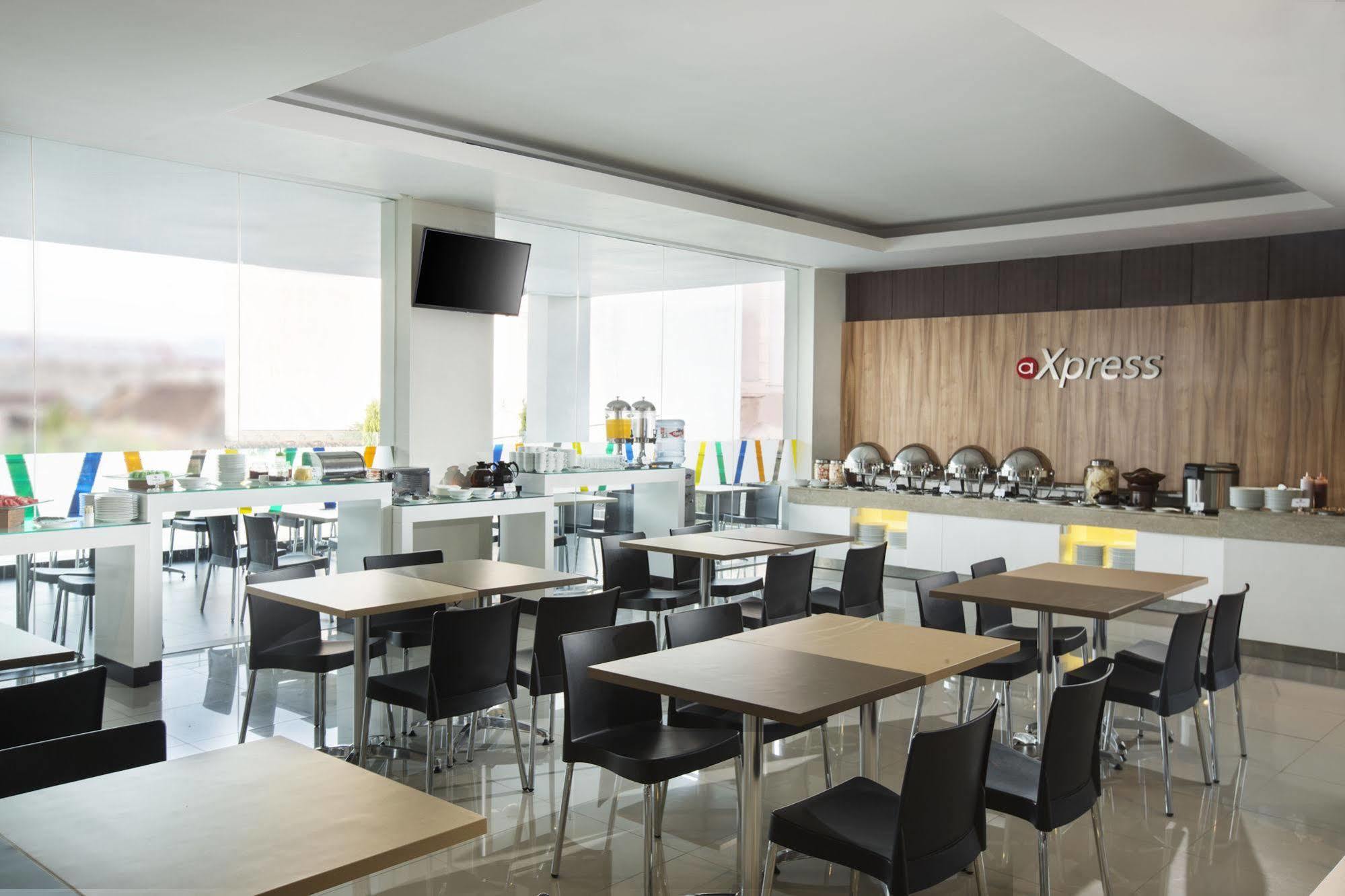 Amaris Hotel Madiun Buitenkant foto